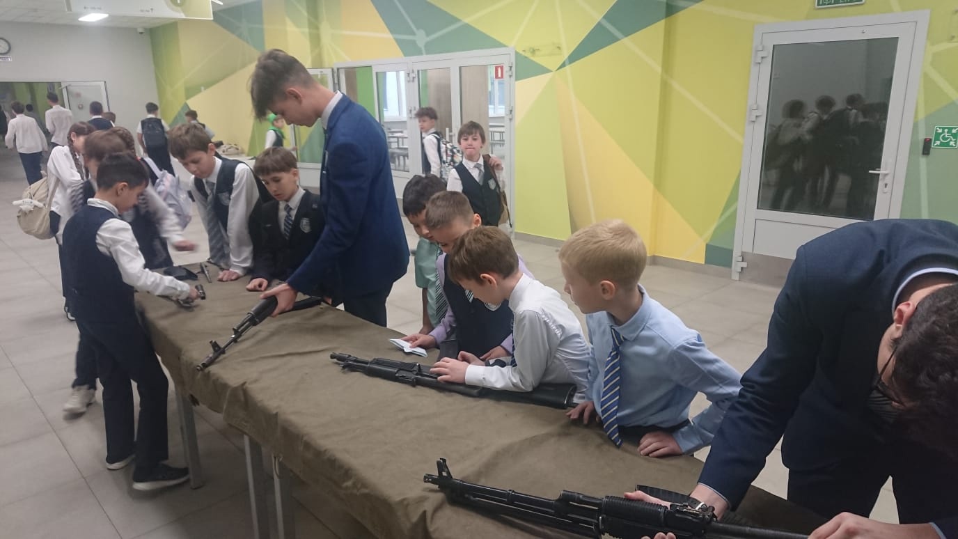Выставка образцов стрелкового оружия М.Т. Калашникова